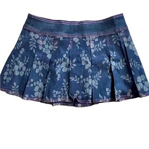 New Delia’s Hibiscus Flower Jean mini skirt